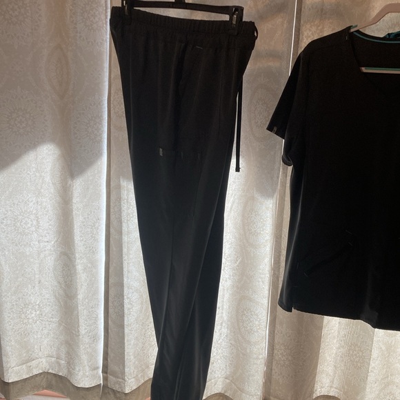 Scrubs great condition sold as set will not separate All Size Large - Picture 10 of 12